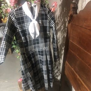 RARE Plaid stretchy Smak Parlour dress with bow collar so cute and classy